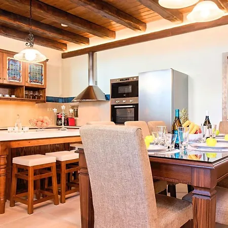 Villa Steve Kois Heated Pool La Canea