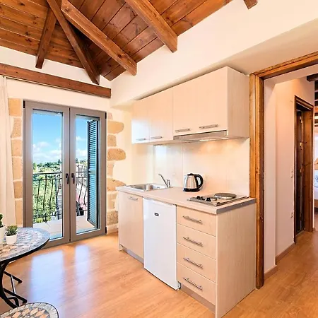 Steve Kois Heated Pool 하니아