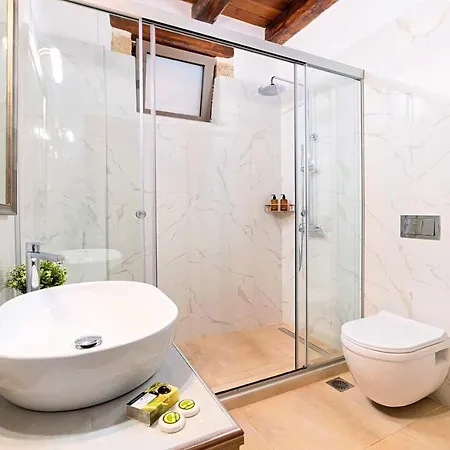 Steve Kois Heated Pool *