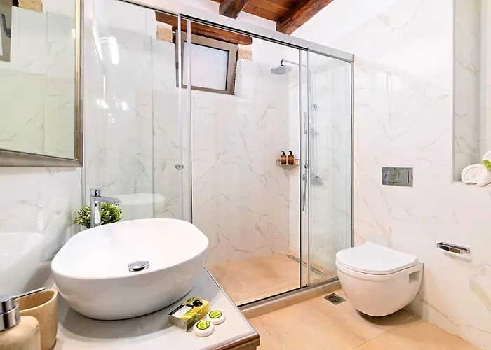 Steve Kois Heated Pool *